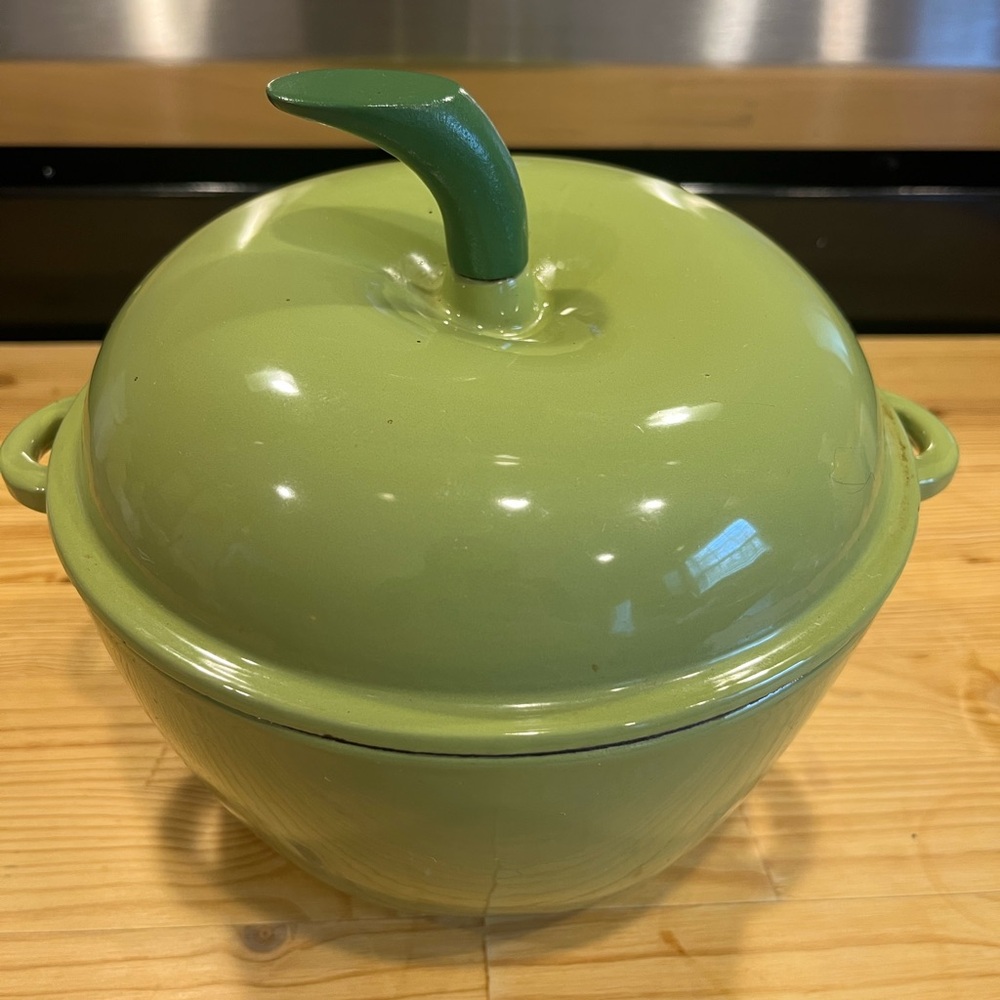 Country Cottage Dutch Oven